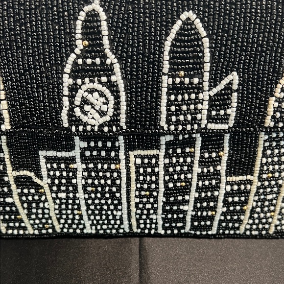 From India To You | Beaded NY Skyline Shoulder Bag w/ 2 Bag Charms 🍎🚕 - Picture 5 of 15